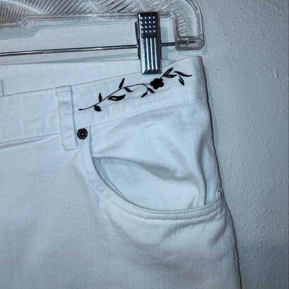 Christopher & Banks Stretch White and Black Bordered Flowers Size 8 - Picture 6 of 15